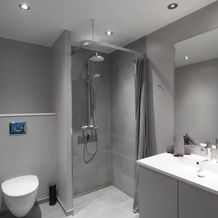Beautiful Flat With 3 Bedrooms And 2 Baths København