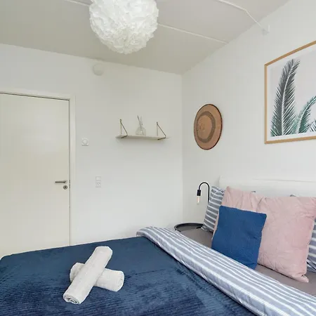 Beautiful Flat With 3 Bedrooms And 2 Baths *